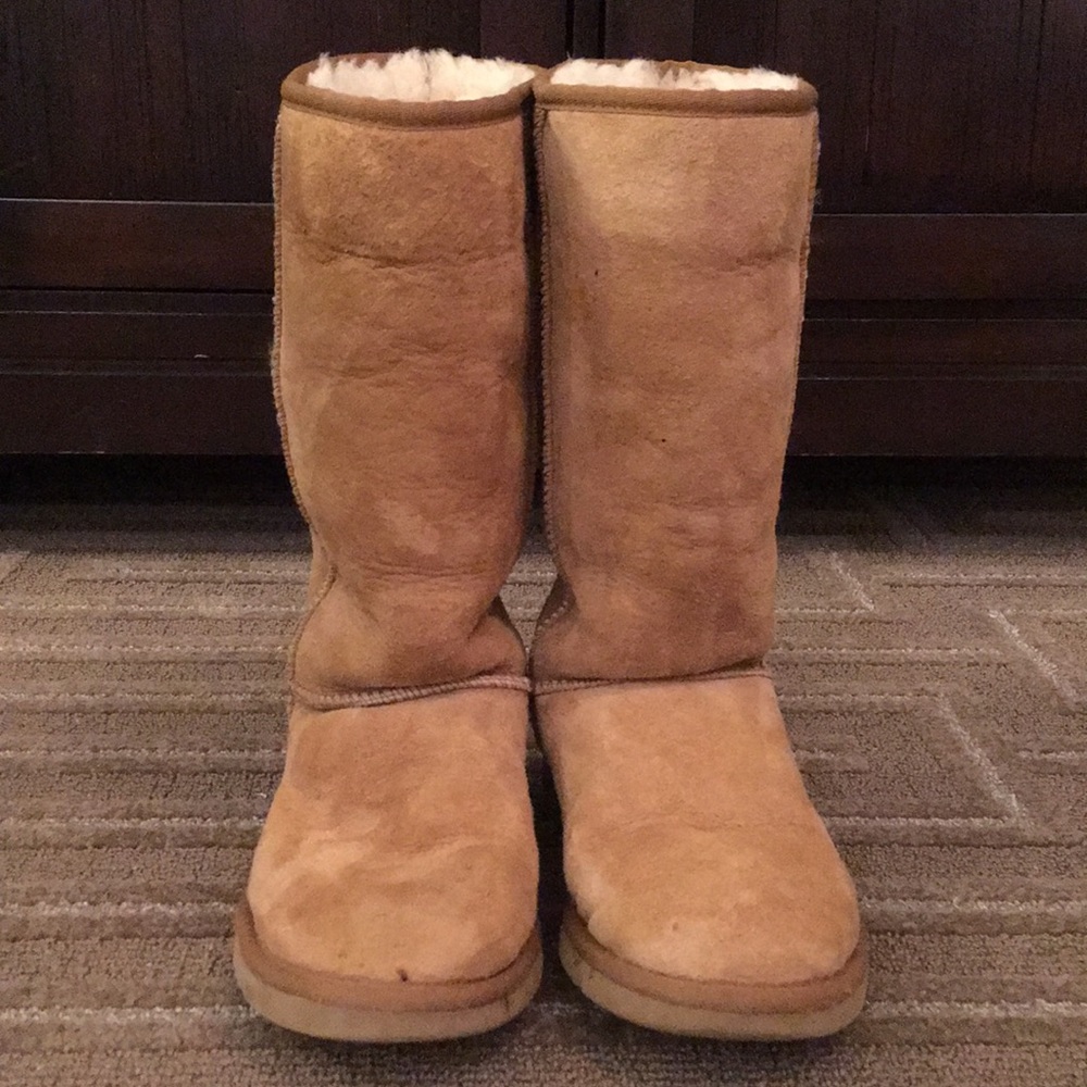 ⛔️REDUCED⛔️ Ugg Classic Tall 5815 Boots